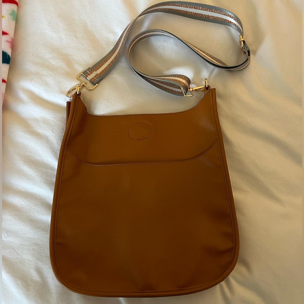 Ahdorned Messenger Bag